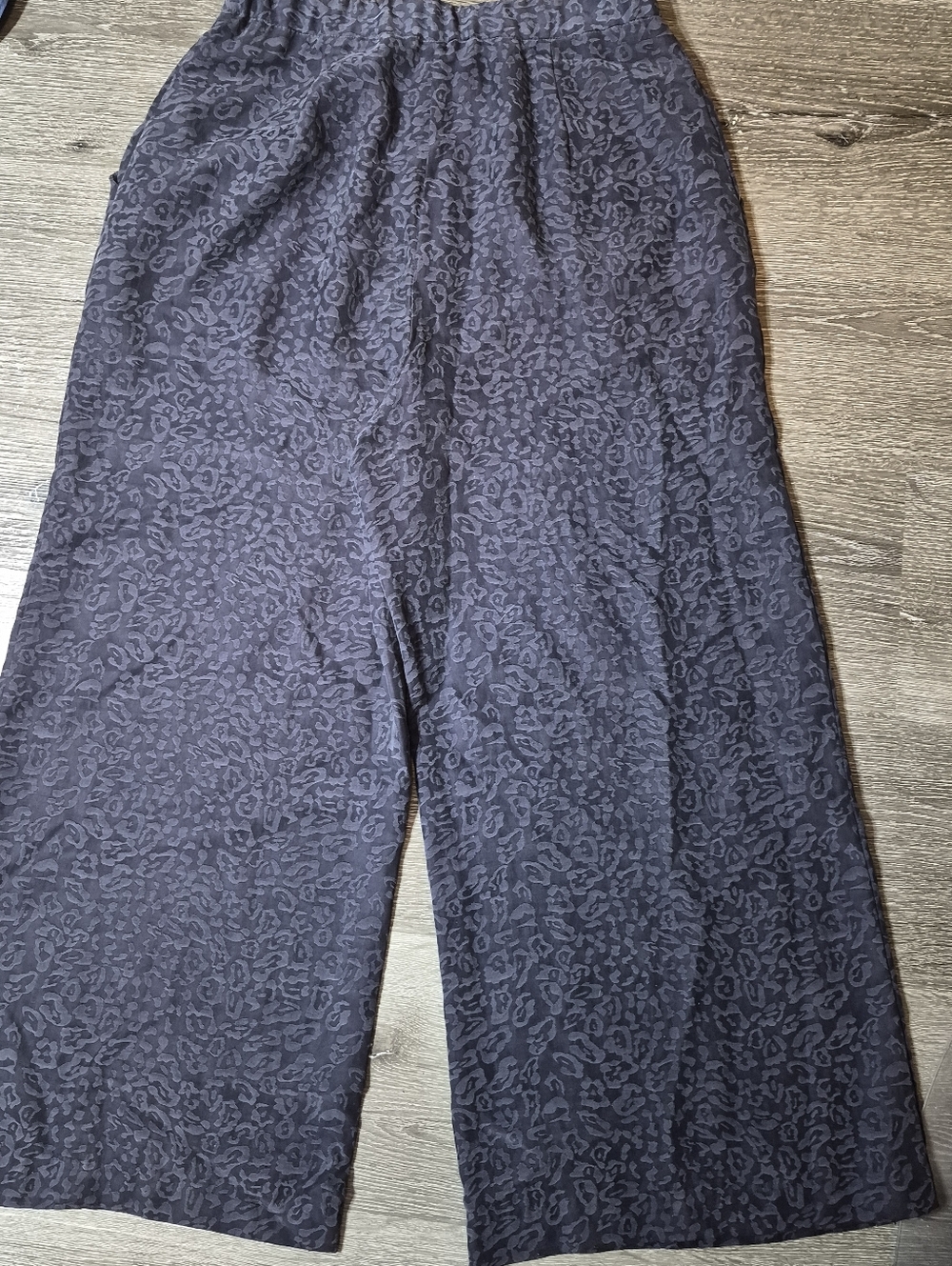 ASTR The Label Women's Cropped Leopard Print Wide Leg Pants Medium - Picture 4 of 6
